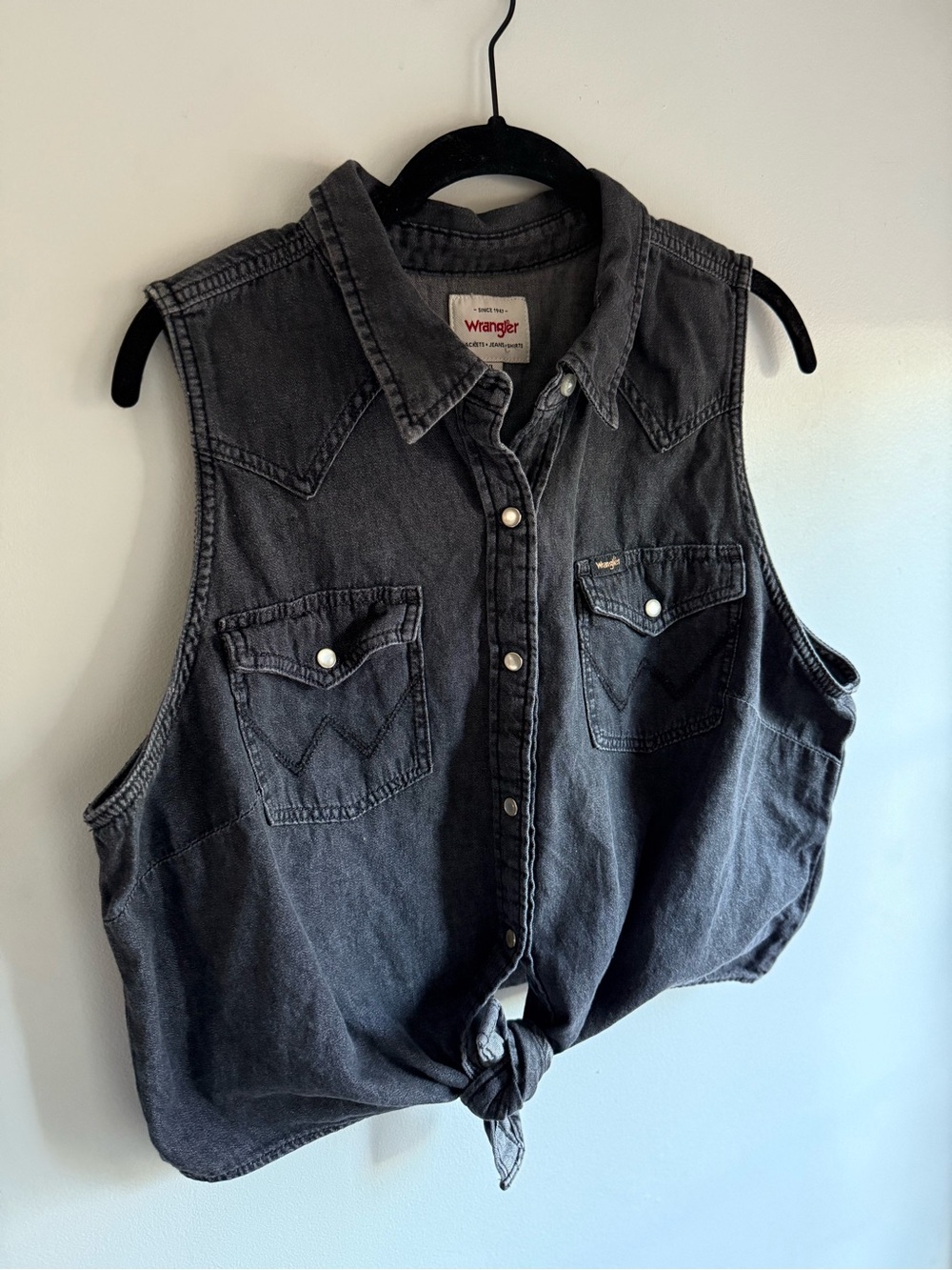 Wrangler Women’s Sleeveless Tie-Front Denim Shirt - Charcoal